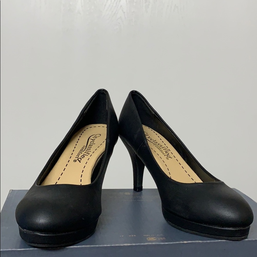 Black pumps - Picture 7 of 9